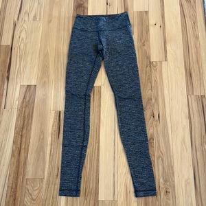Lululemon Wunder Under Size 4 Leggings in Black Print